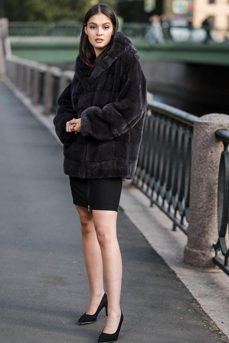 Норковая куртка с капюшоном фото