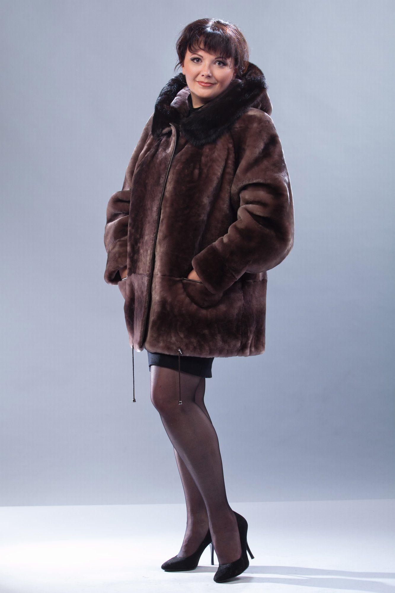 Пальто из овчины с капюшоном из норки фото