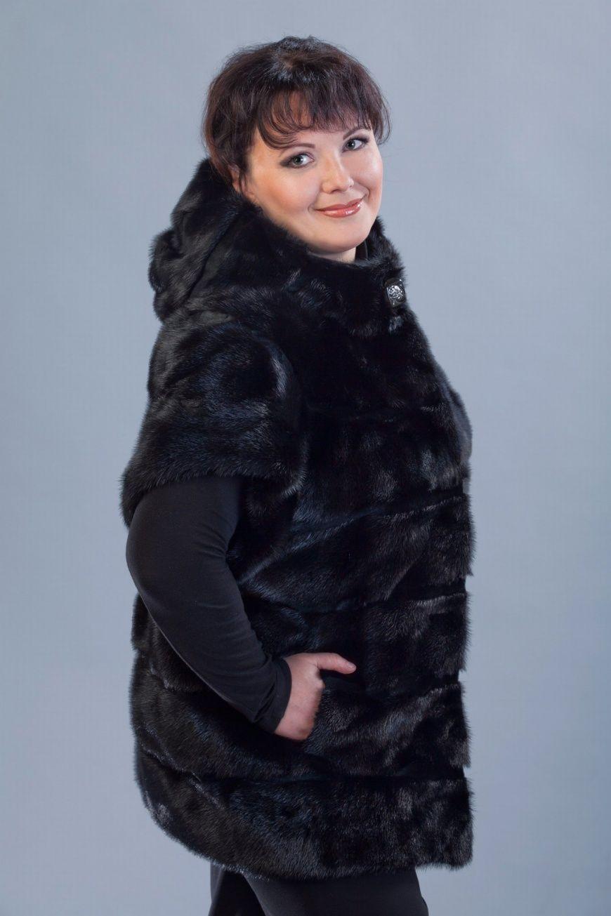 Норковый жилетс капюшоном фото