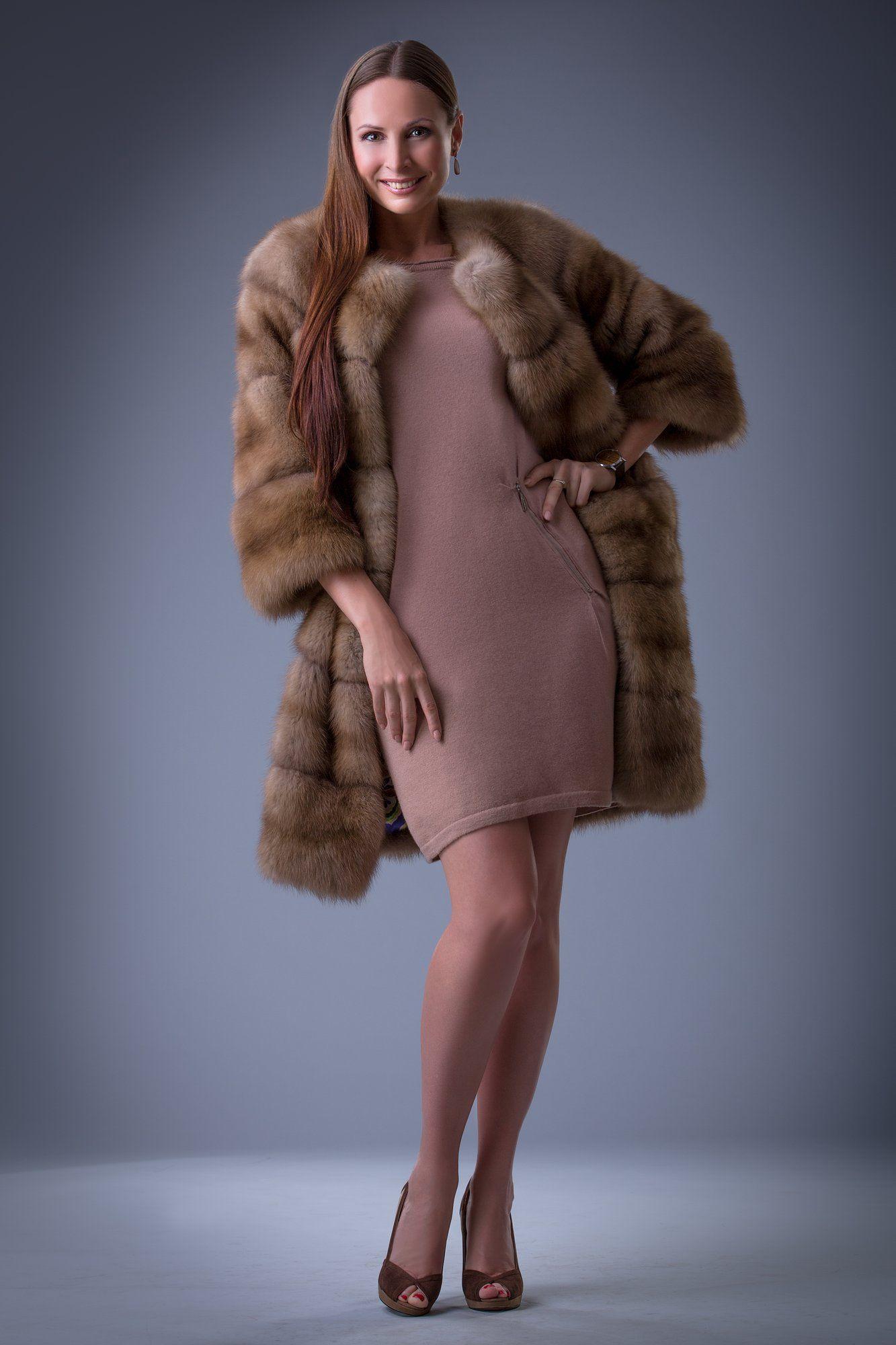 Пальто из меха куницы фото