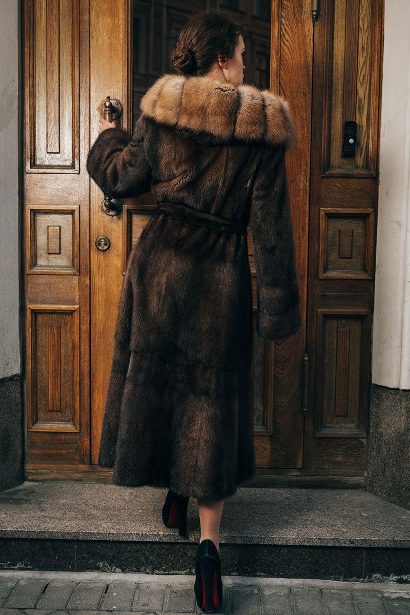 Норковая шуба с капюшоном из куницы фото