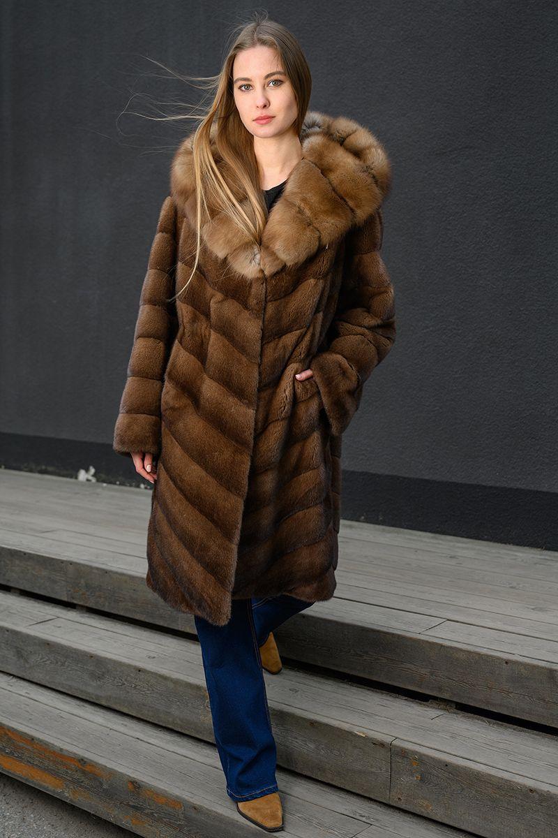 Норковая шуба с капюшоном из куницы фото