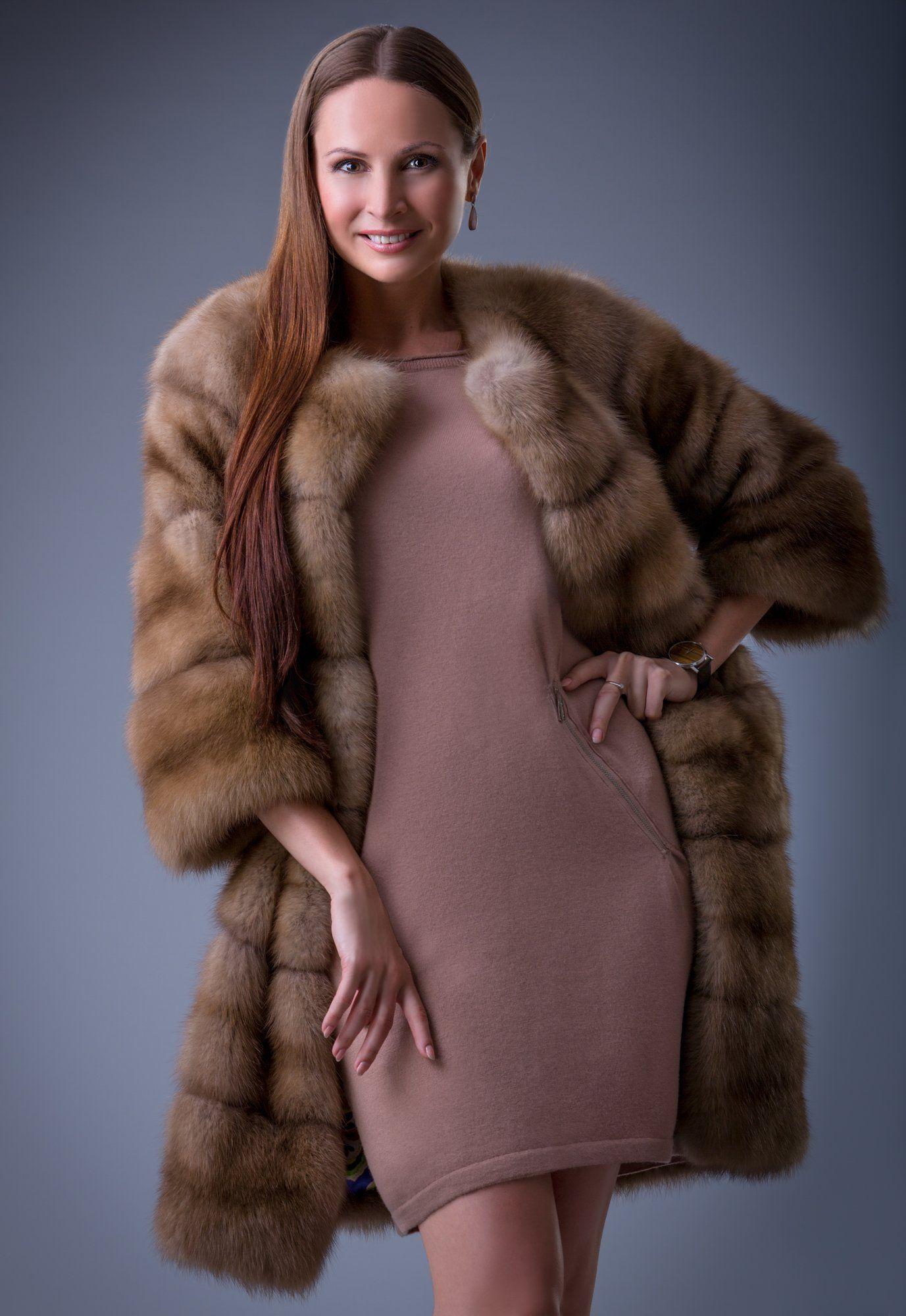 Пальто из меха куницы фото